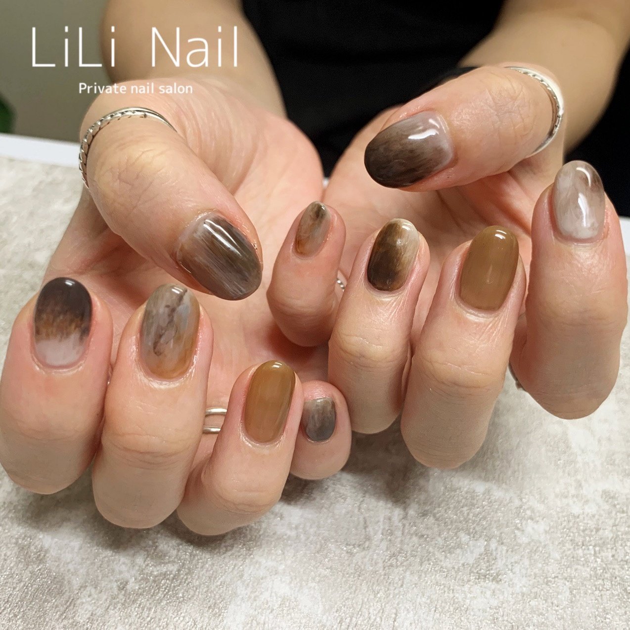 秋 オールシーズン ハンド ニュアンス ミディアム Lili Nailのネイルデザイン No ネイルブック