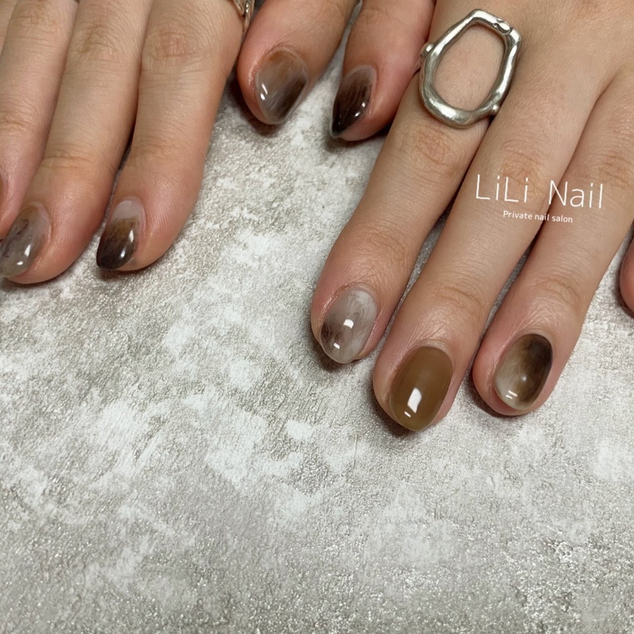 秋 オールシーズン ハンド ニュアンス ミディアム Lili Nailのネイルデザイン No ネイルブック