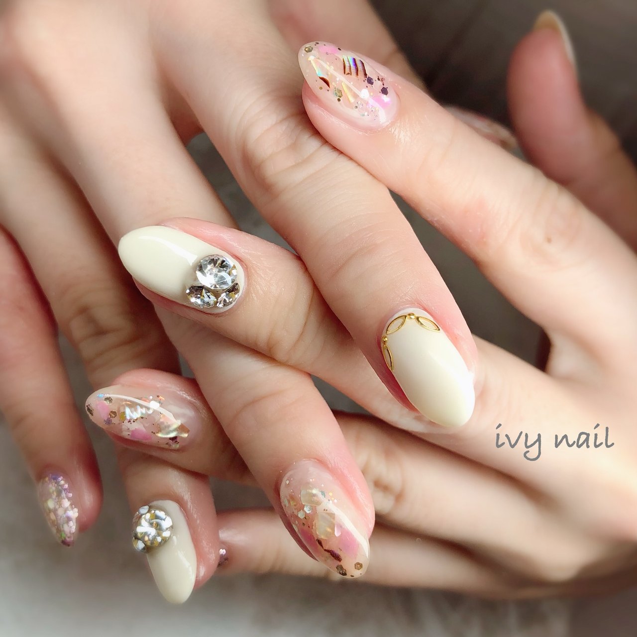 夏 秋 ハンド ビジュー シェル Ivy Nailのネイルデザイン No ネイルブック