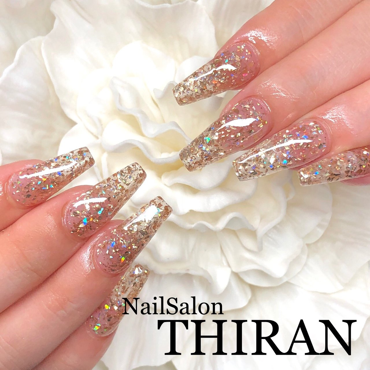 オールシーズン ハンド シンプル ホログラム ラメ Nailsalon Thiranのネイルデザイン No ネイルブック