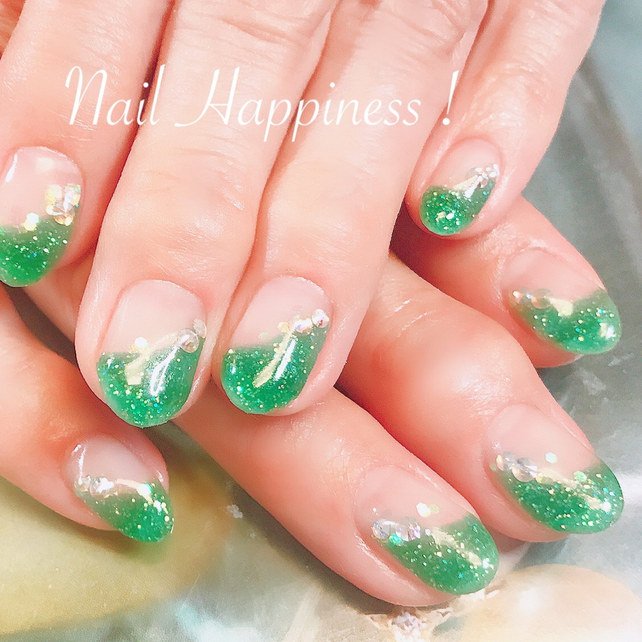 夏 オールシーズン 海 変形フレンチ ラメ Nail Happiness ネイルハピネス ささきまきのネイルデザイン No ネイルブック