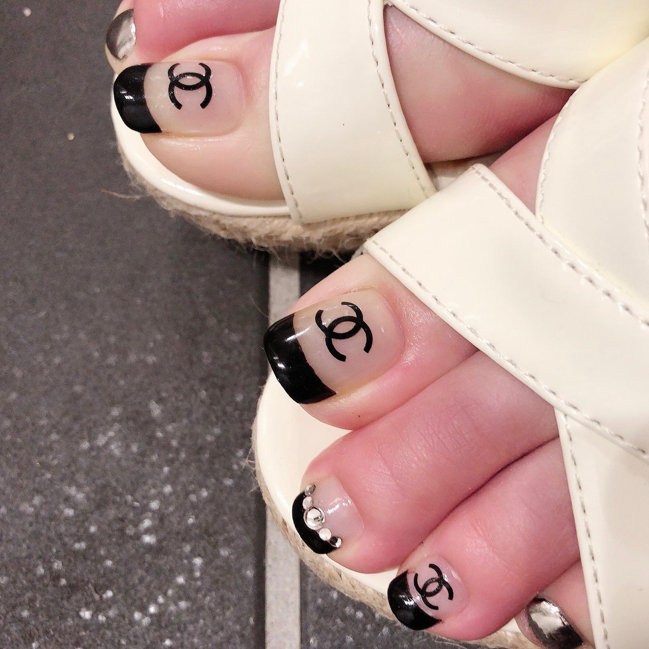 夏 リゾート 女子会 フット フレンチ Kupulau Nail Haruのネイルデザイン No ネイルブック