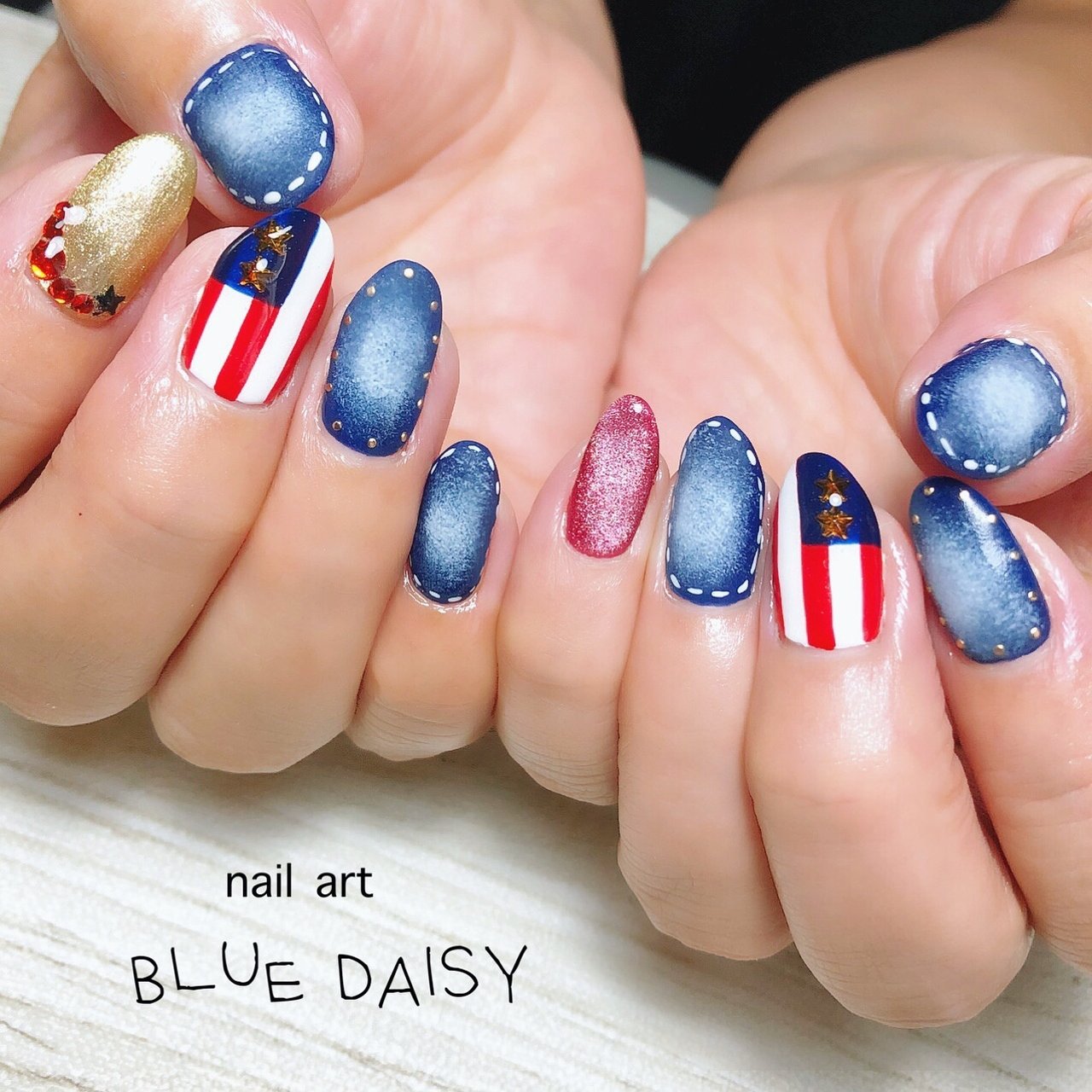 オールシーズン ビジュー 星 ストライプ デニム Blue Daisyのネイルデザイン No ネイルブック