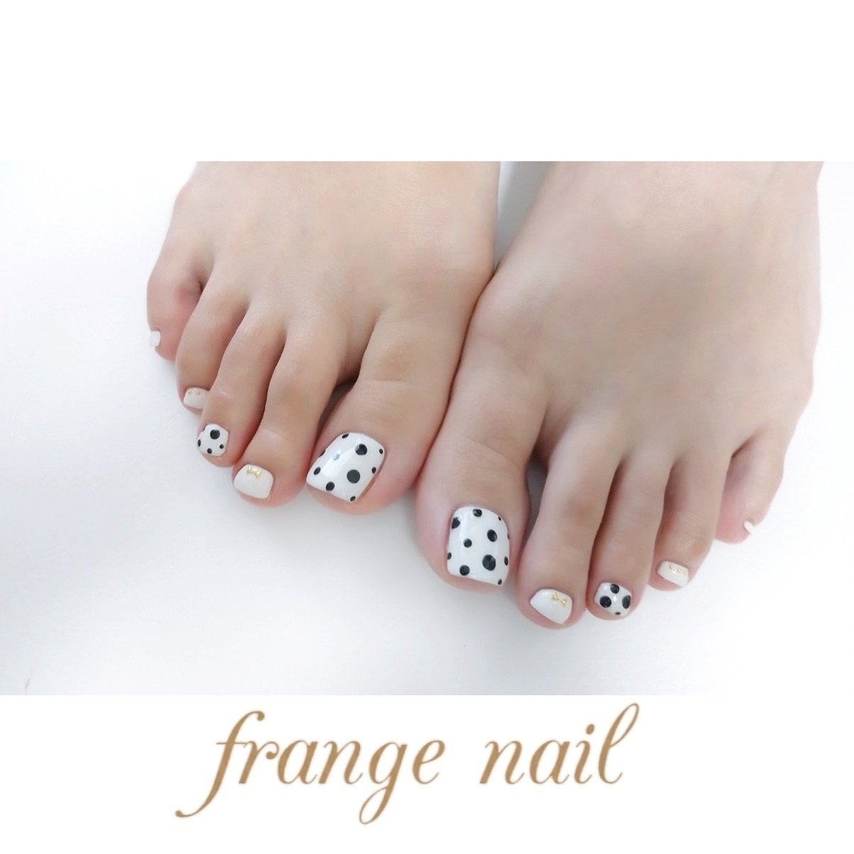 オールシーズン フット ドット ホワイト ジェル Frange Nailのネイルデザイン No ネイルブック