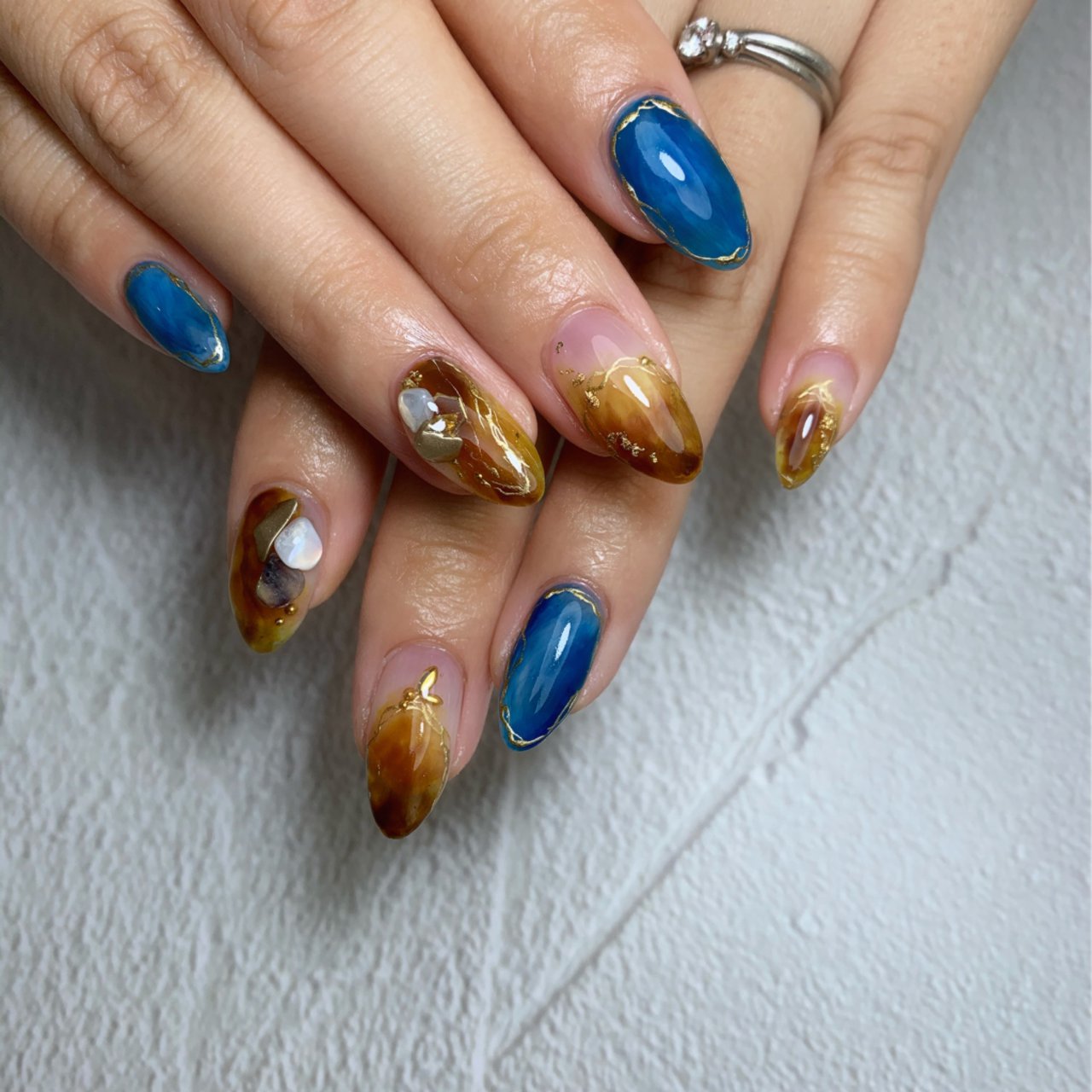 ハンド イエロー ブルー ブラウン ジェルネイル Nail Soinのネイルデザイン No ネイルブック