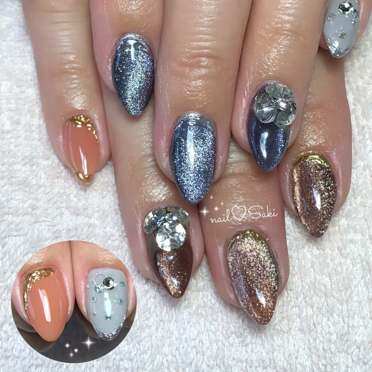 秋 冬 ビジュー ミラー グレー Nail Sakiのネイルデザイン No ネイルブック