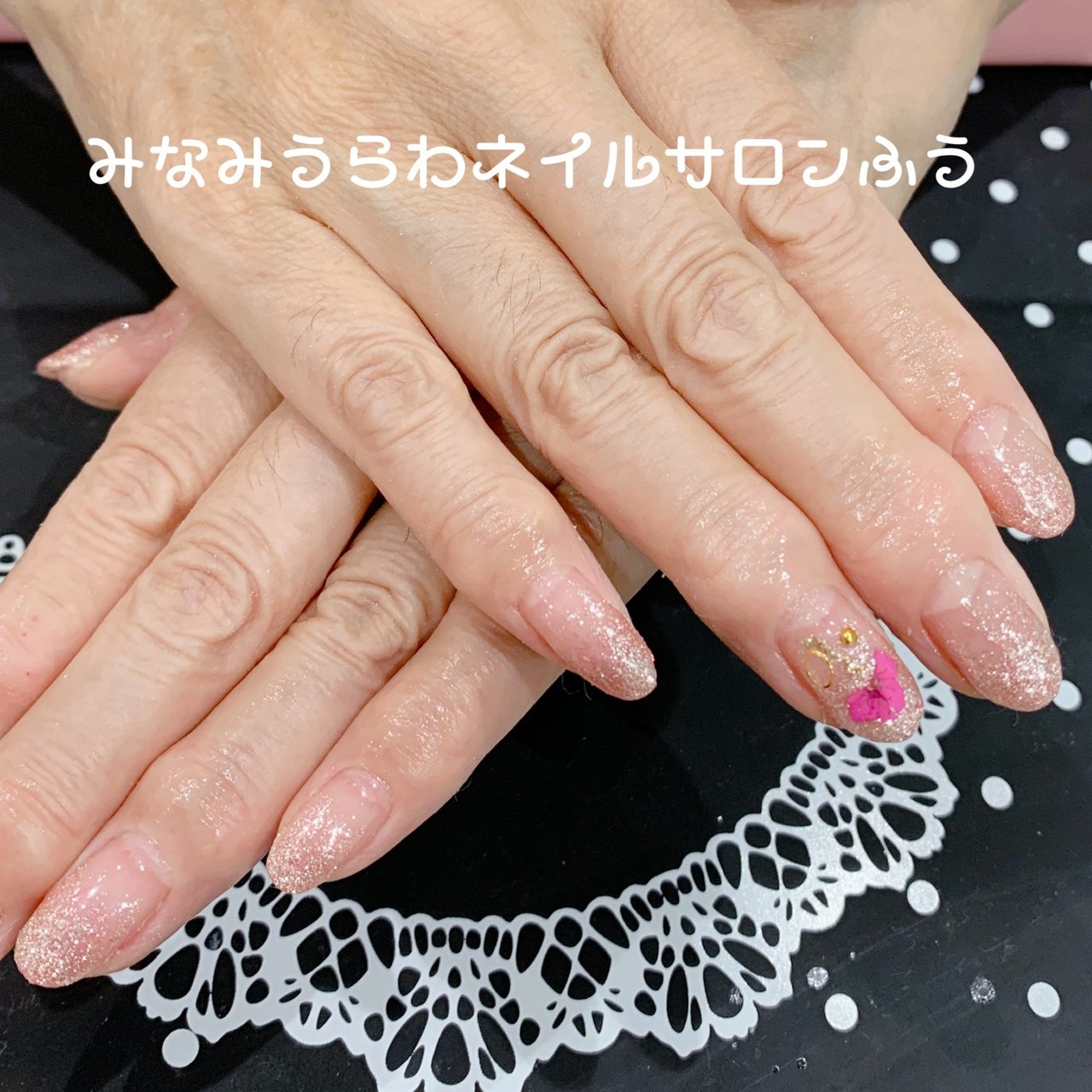 グラデーション ラメ 押し花 ベージュ ゴールド Nailsalonfuuのネイルデザイン No ネイルブック