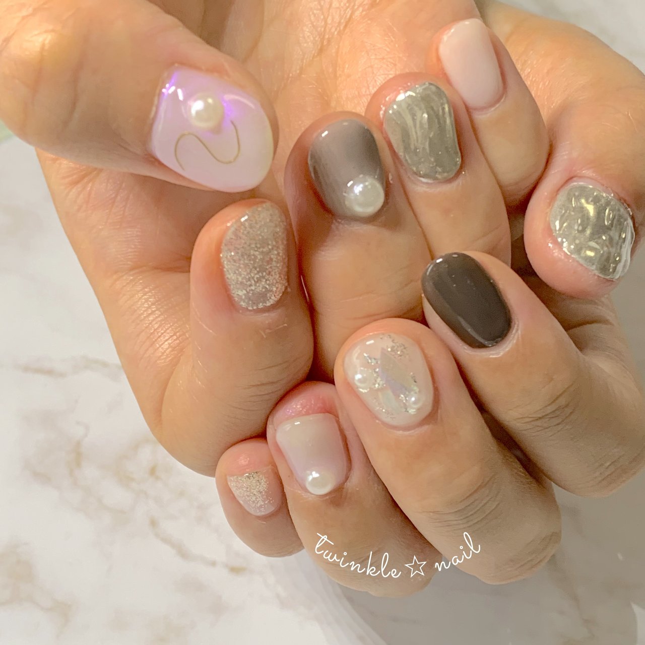 秋 女子会 ハンド シェル パール Twinkle Nailのネイルデザイン No ネイルブック