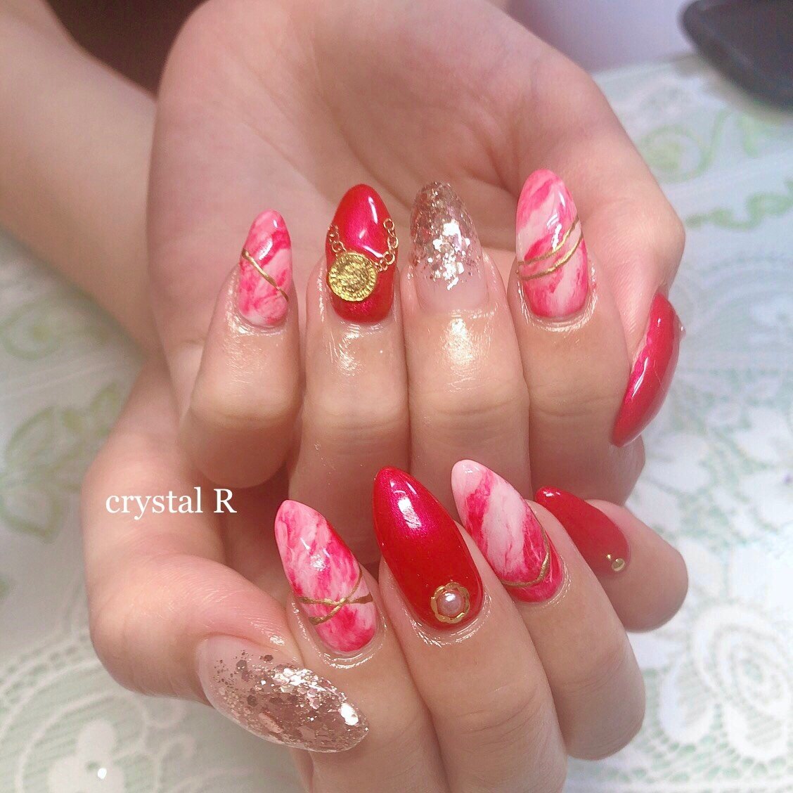 秋 オールシーズン ハンド ホワイト ピンク Crystal R Nail Salon のネイルデザイン No ネイルブック