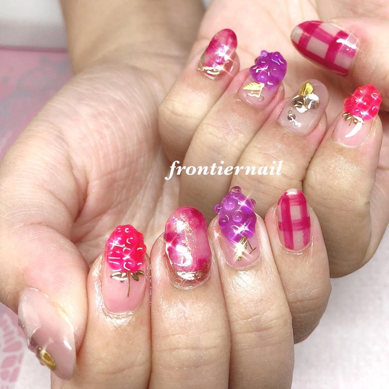 秋 オールシーズン ハンド ラメ ビジュー Frontiernail 渋谷美香のネイルデザイン No ネイルブック