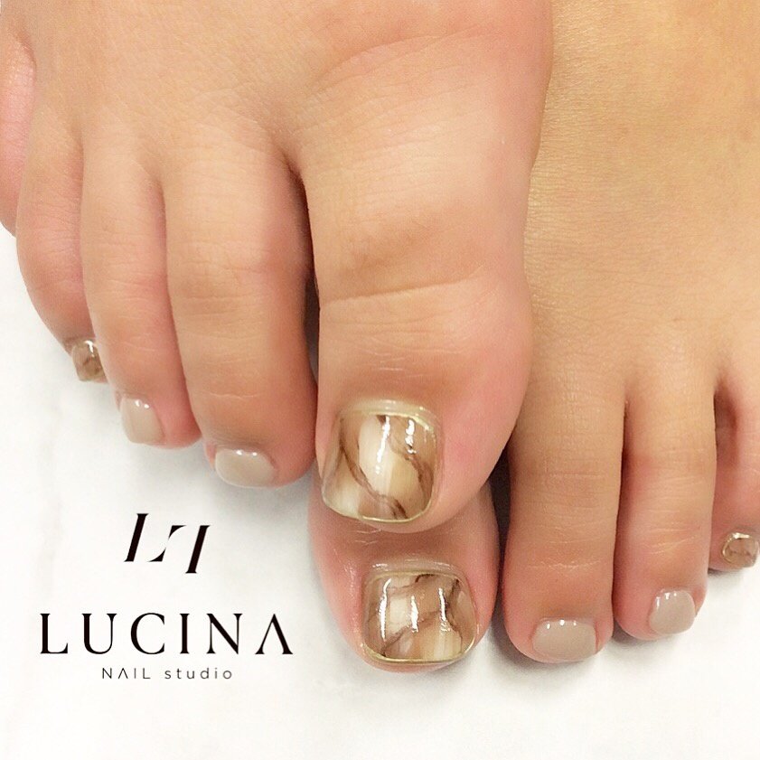 秋 冬 フット タイダイ 大理石 Nailstudio Lucinaのネイルデザイン No ネイルブック