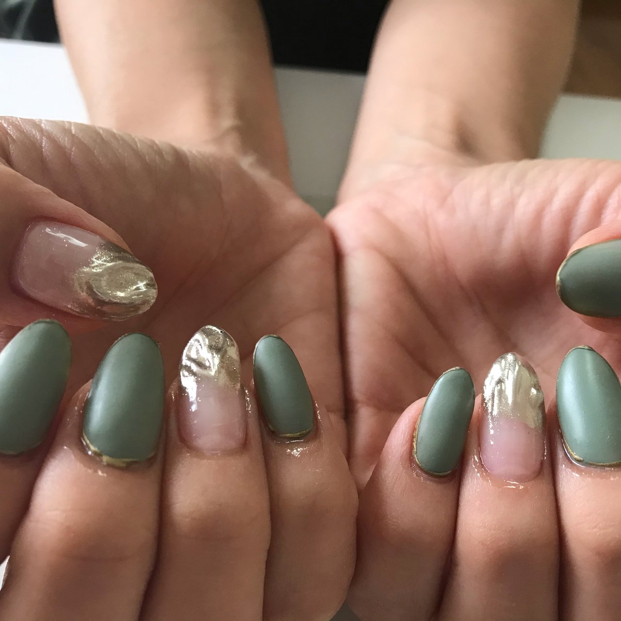 秋 ニュアンス ミラー グリーン シルバー Nail Room Amery のネイルデザイン No ネイルブック