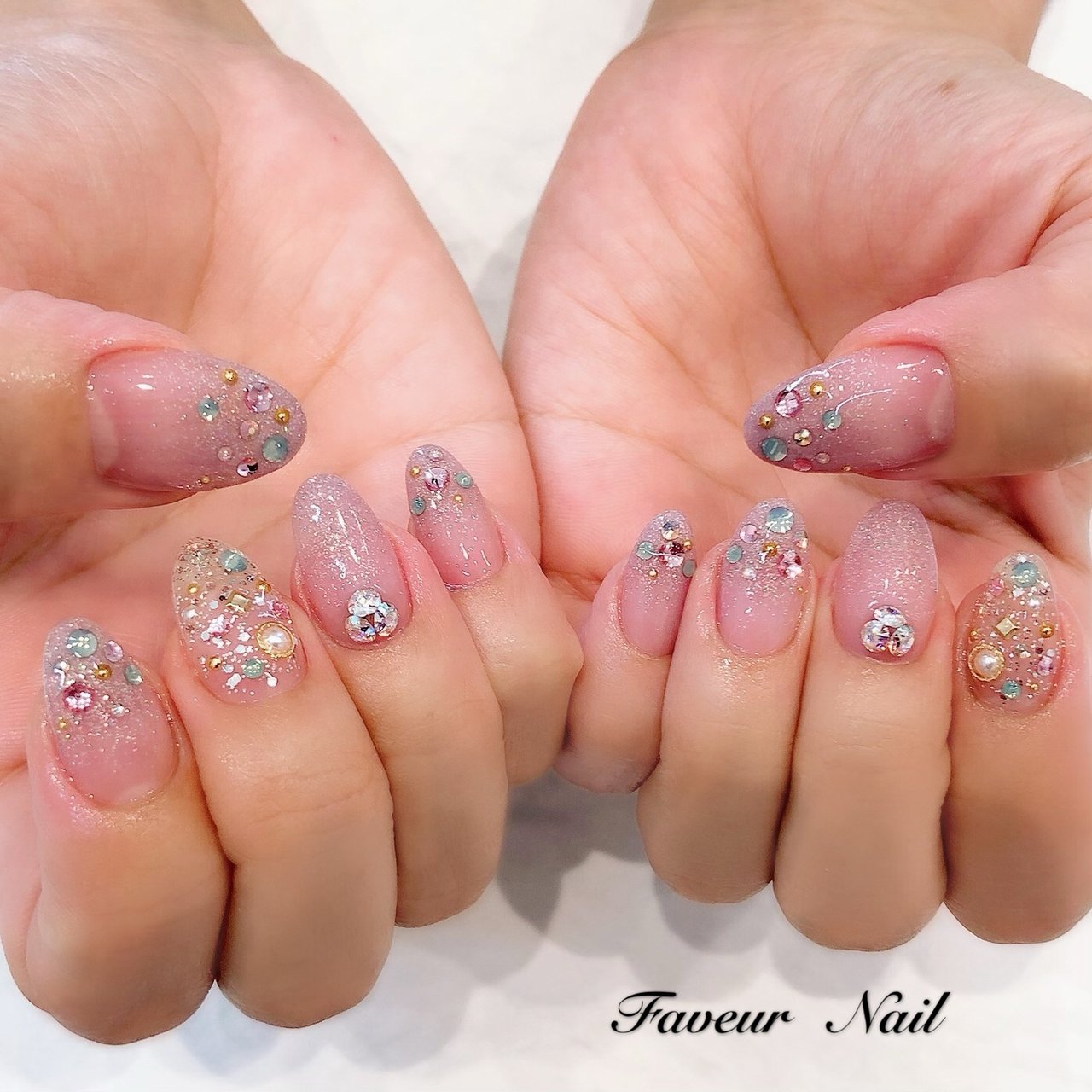 オールシーズン パーティー ハンド グラデーション ビジュー Faveur Nailのネイルデザイン No ネイルブック