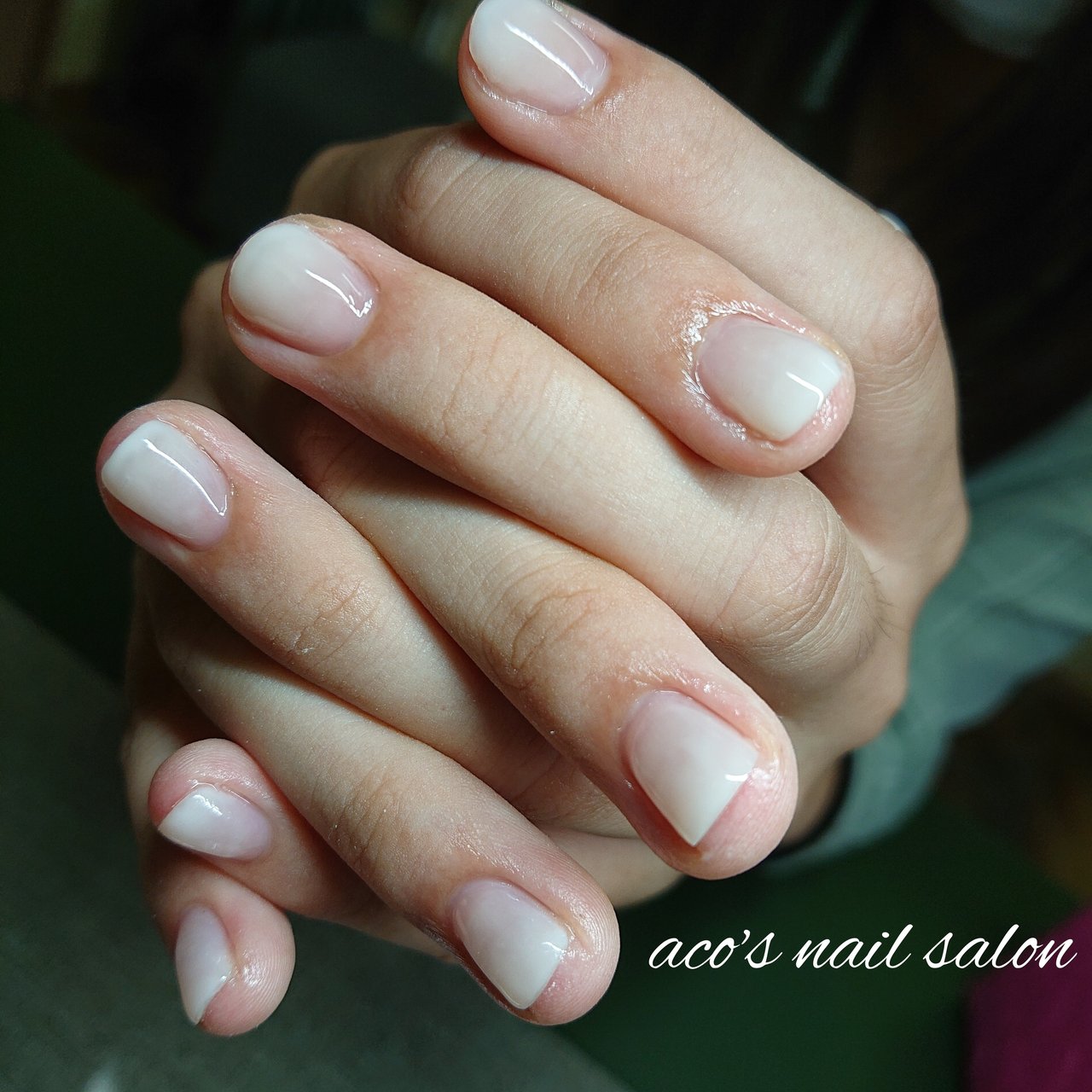 ハンド グラデーション ショート ホワイト ジェルネイル Charitesのネイルデザイン No ネイルブック