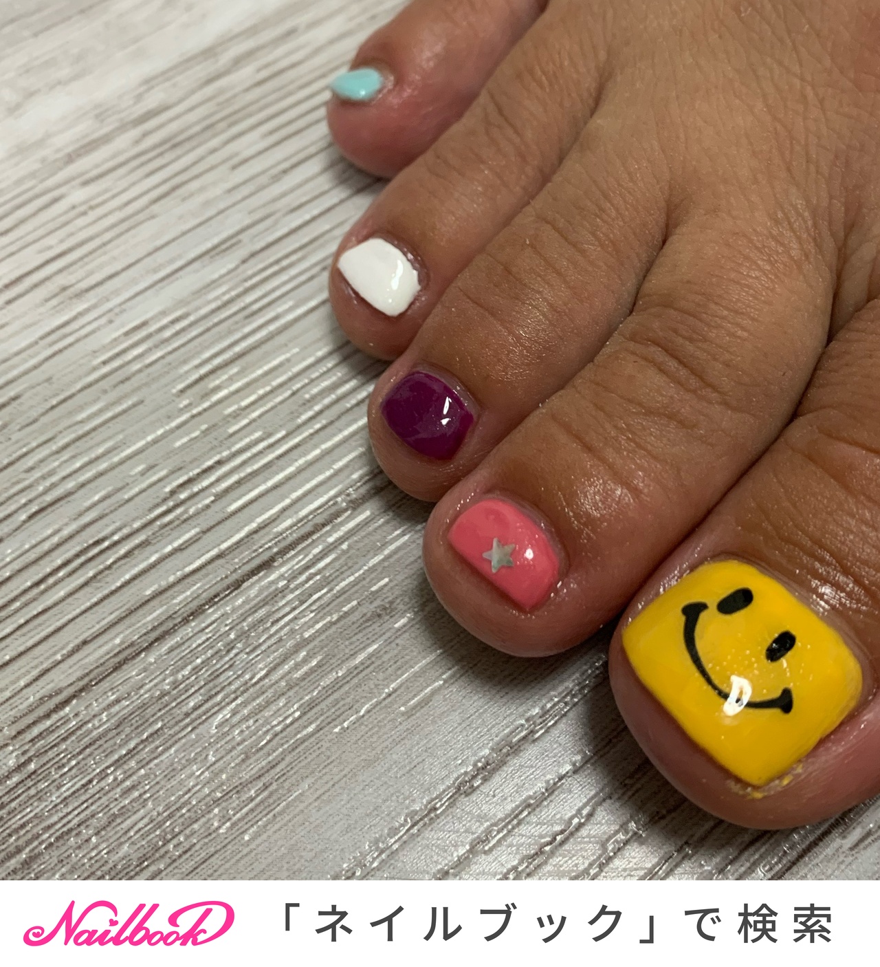 ニコちゃんマークネイルのネイルデザイン ネイルブック