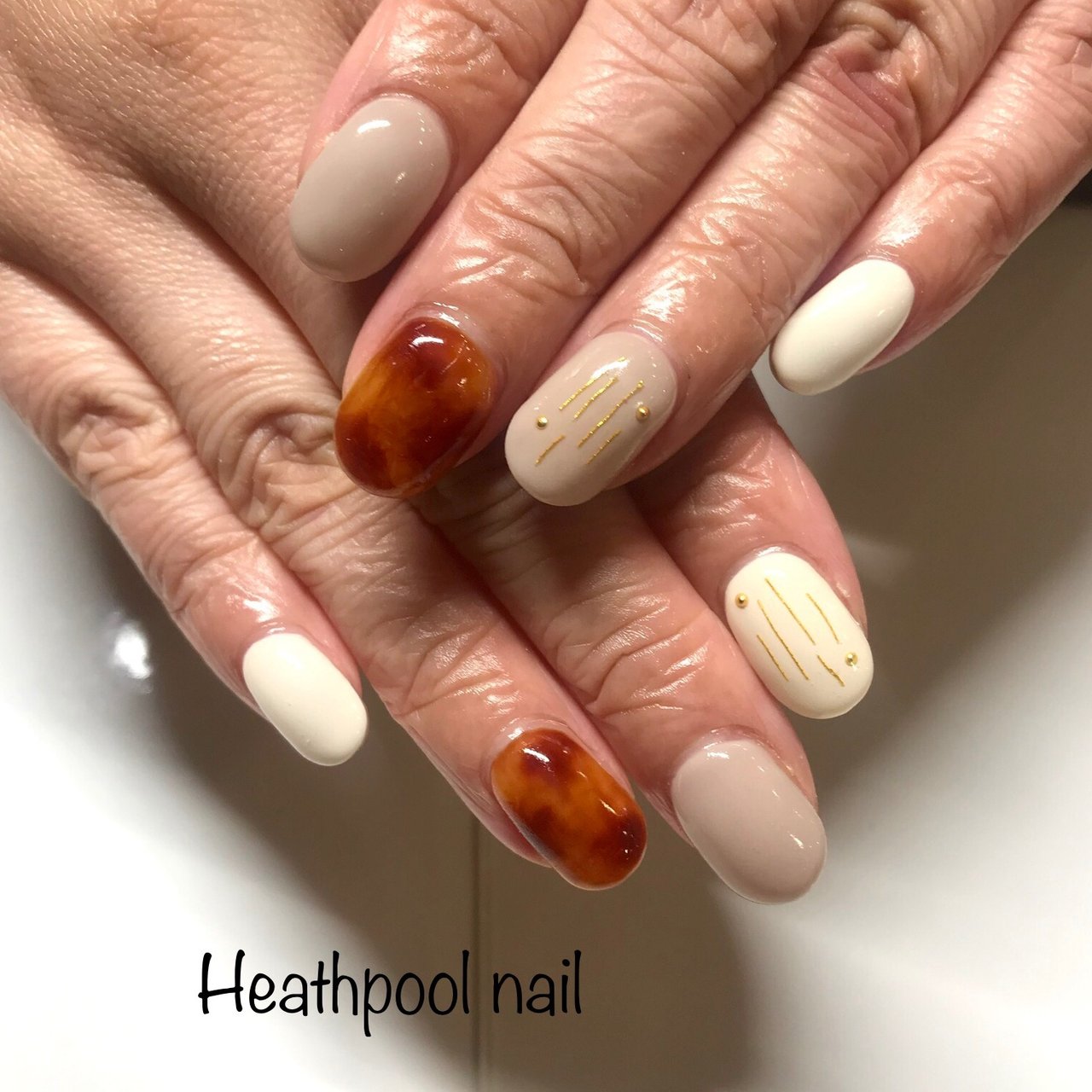 ハンド シンプル べっ甲 ホワイト ブラウン Heathpoolnailのネイルデザイン No ネイルブック