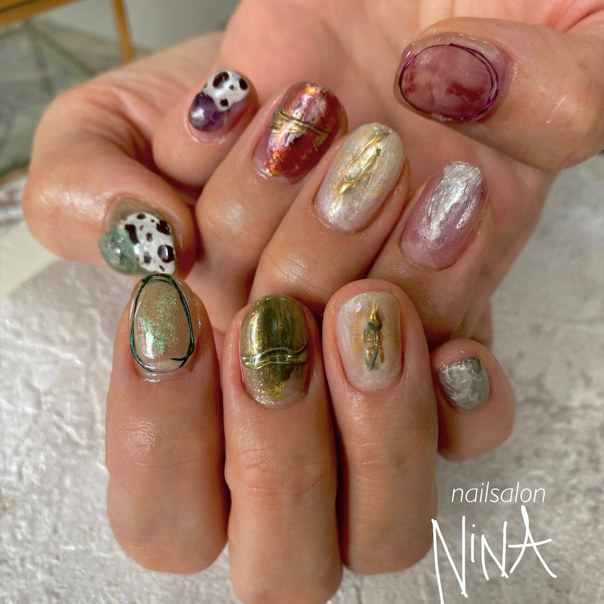 秋 ハンド ニュアンス ショート グリーン Nailsalonninaのネイルデザイン No ネイルブック