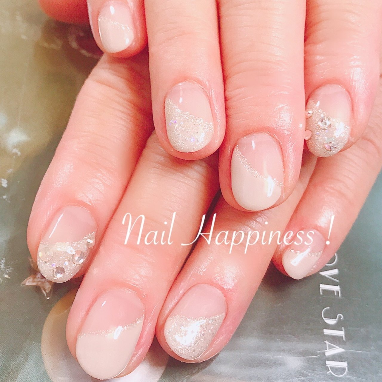 オールシーズン オフィス 変形フレンチ ラメ ベージュ Nail Happiness ネイルハピネス ささきまきのネイルデザイン No ネイルブック
