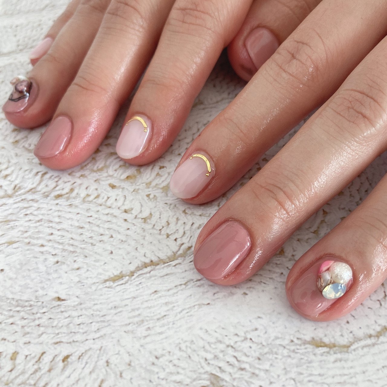 ブライダル ハンド ワンカラー パール 大理石 Nail Saoのネイルデザイン No ネイルブック