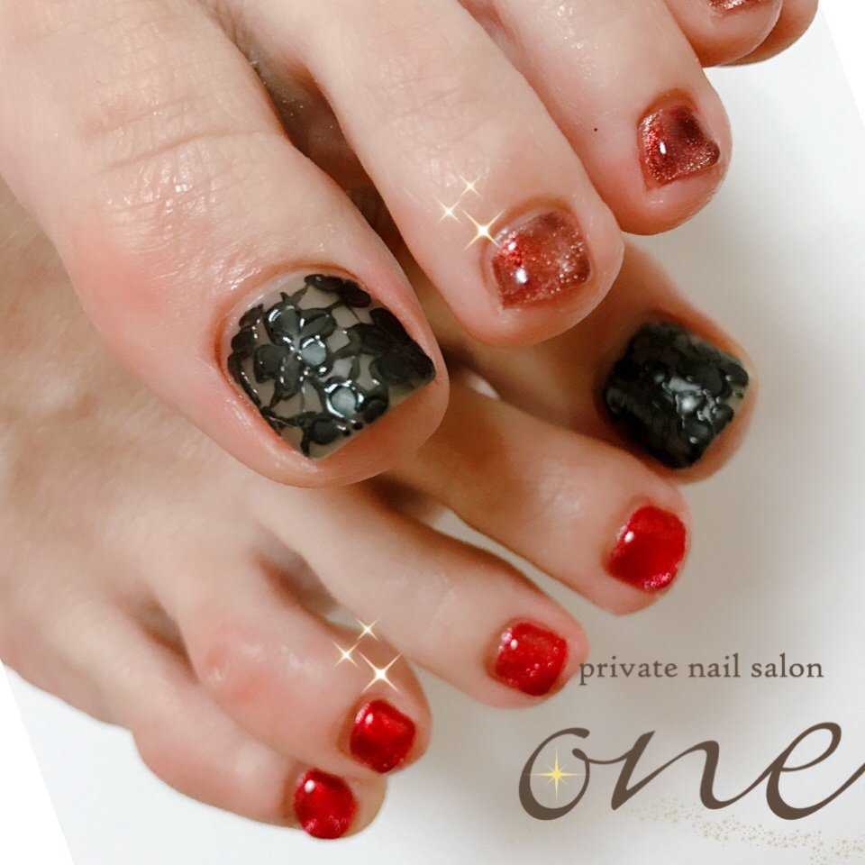 秋 冬 フット ラメ フラワー Private Nail Salon Oneのネイルデザイン No ネイルブック