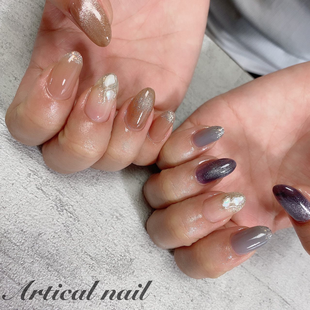 シンプル ラメ ニュアンス ベージュ ネイビー Sakuのネイルデザイン No ネイルブック