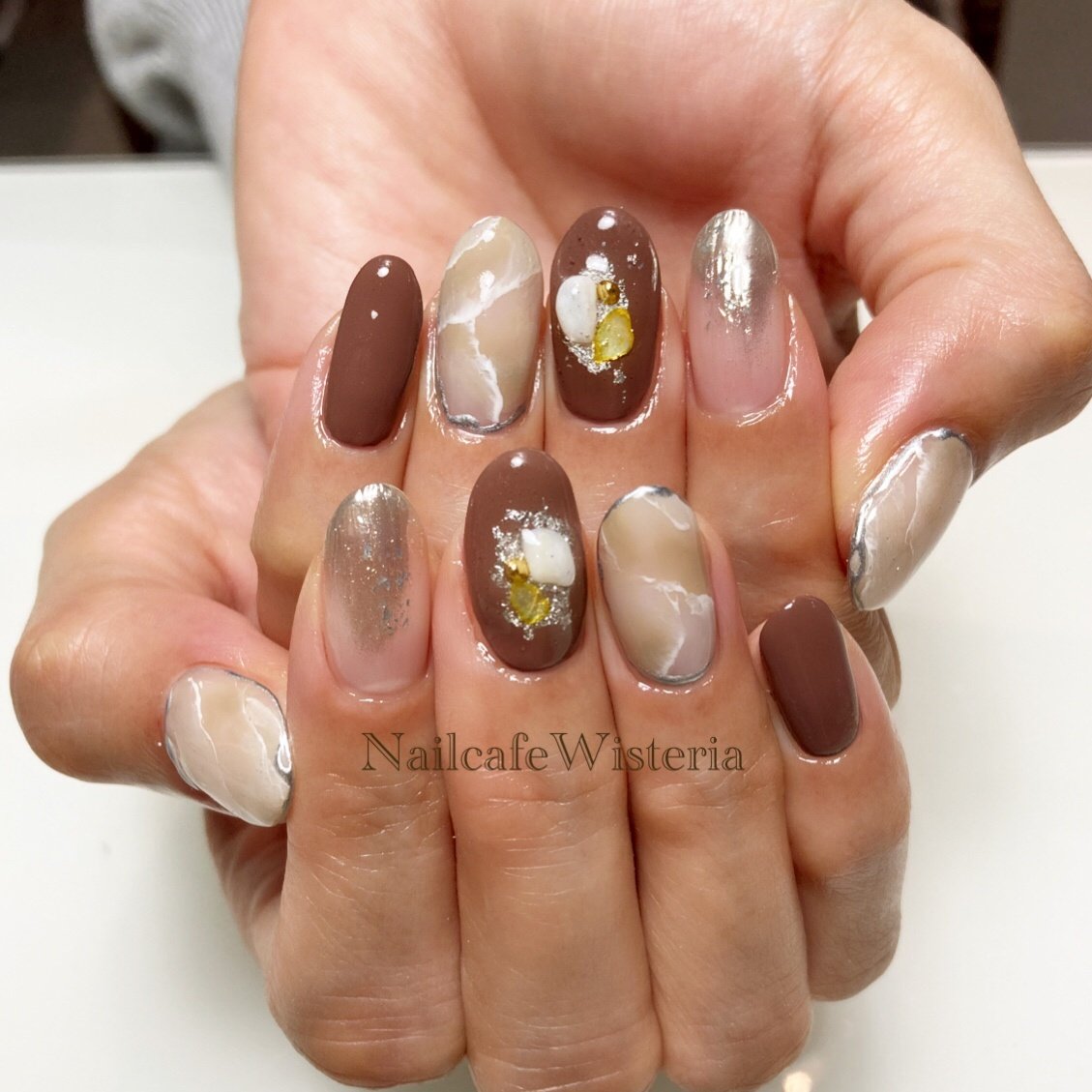 秋 ハンド 大理石 ベージュ ブラウン Nailcafewisteriaのネイルデザイン No ネイルブック