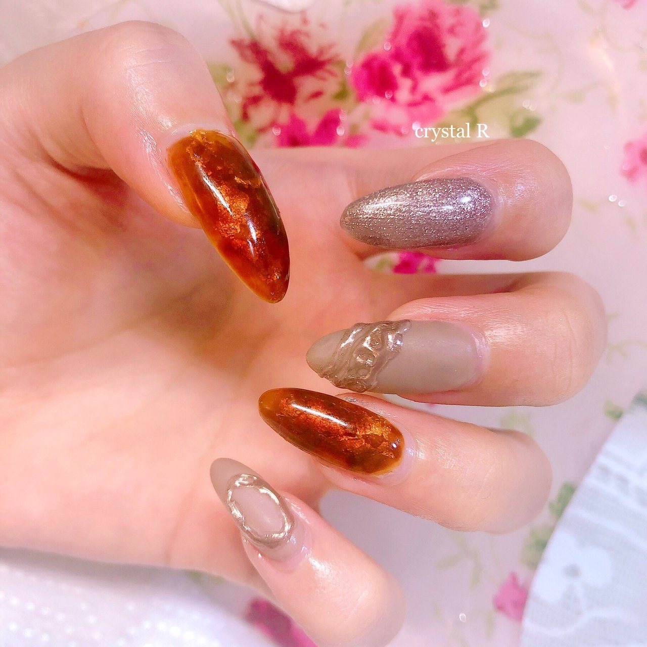 ハンド ラメ ワンカラー ニュアンス べっ甲 Crystal R Nail Salon のネイルデザイン No ネイルブック