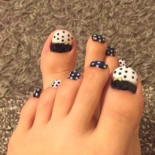 フット ブラック マニキュアのネイルデザイン ネイルブック