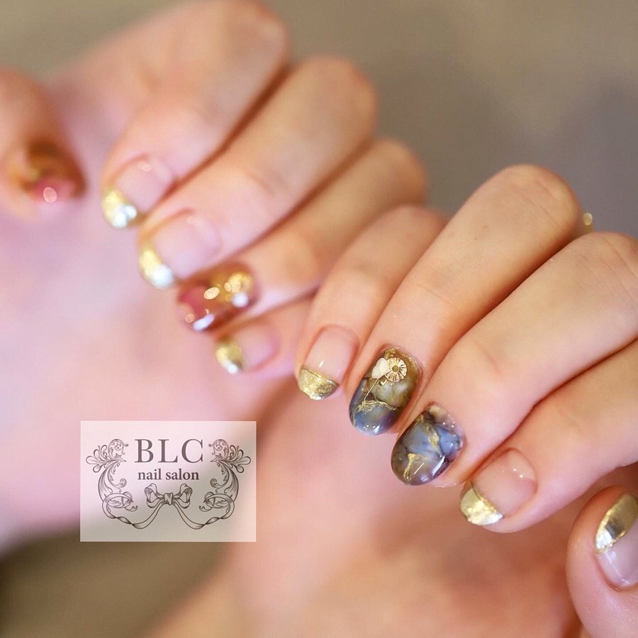 秋 ハンド ニュアンス マーブル ミラー Blcnailsalonのネイルデザイン No ネイルブック