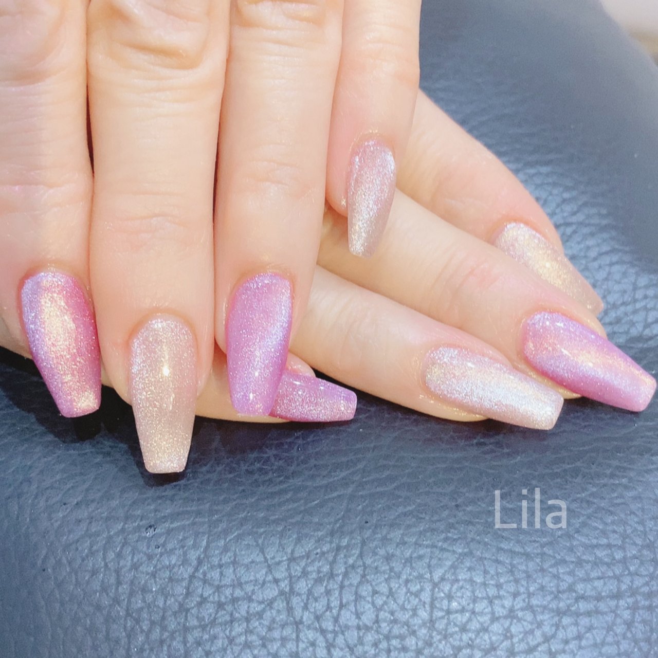 マグネット ベージュ ピンク Lila Nail Salonのネイルデザイン No ネイルブック