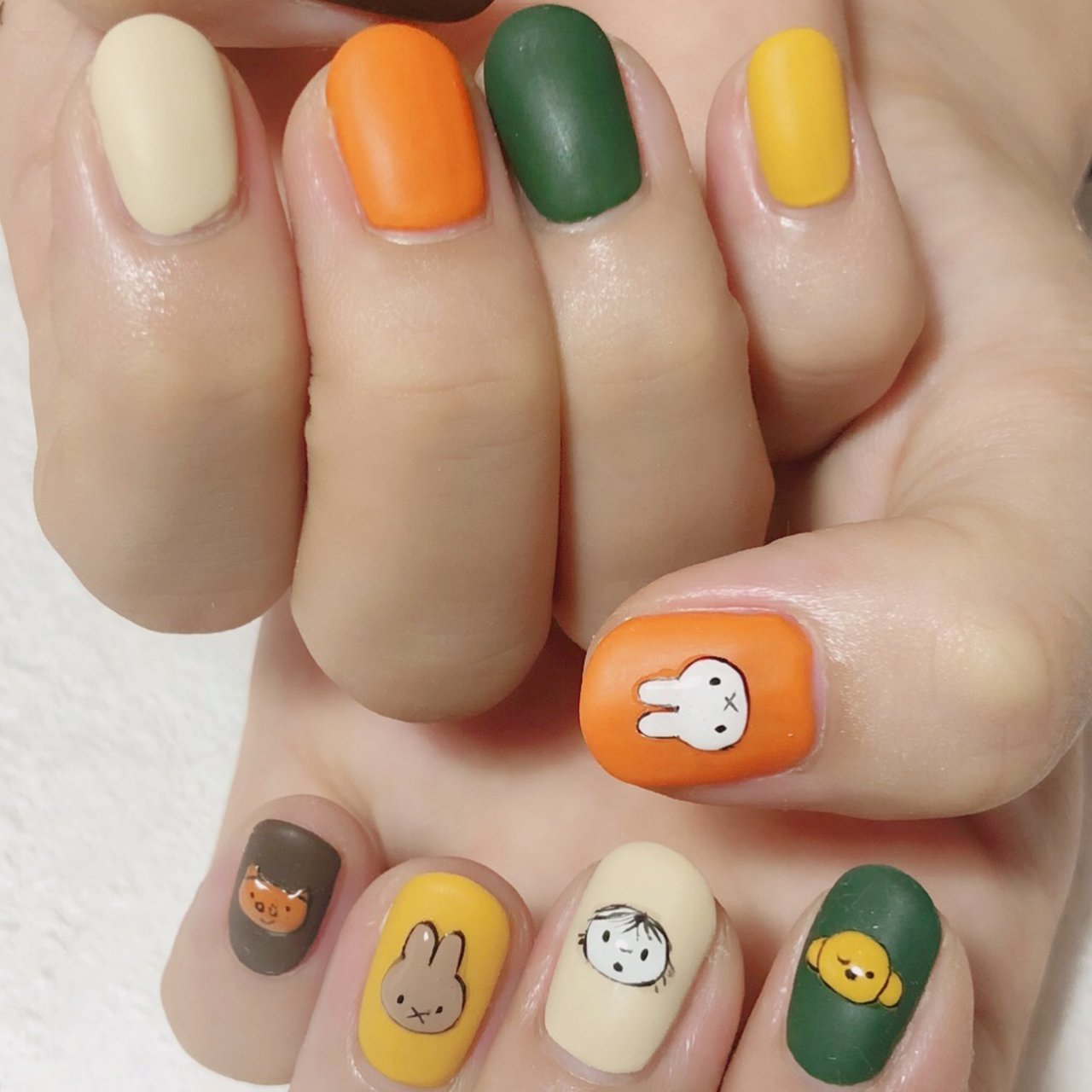 秋 ハンド キャラクター ショート イエロー Mer Nailのネイルデザイン No ネイルブック