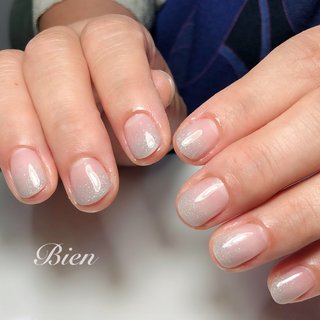 グレー＆ラメグラデーション♡ #50代ネイル#グレーネイル#グラデーションネイル#グレーグラデーション#ラメグラデーション#ショートネイル#オフィスネイル#お仕事ネイル#50代のお客様 #秋 #オールシーズン #オフィス #ハンド #グラデーション #ラメ #ショート #クリア #グレー #シルバー #ジェルネイル #お客様 #広島ネイルサロンBien エミ #ネイルブック