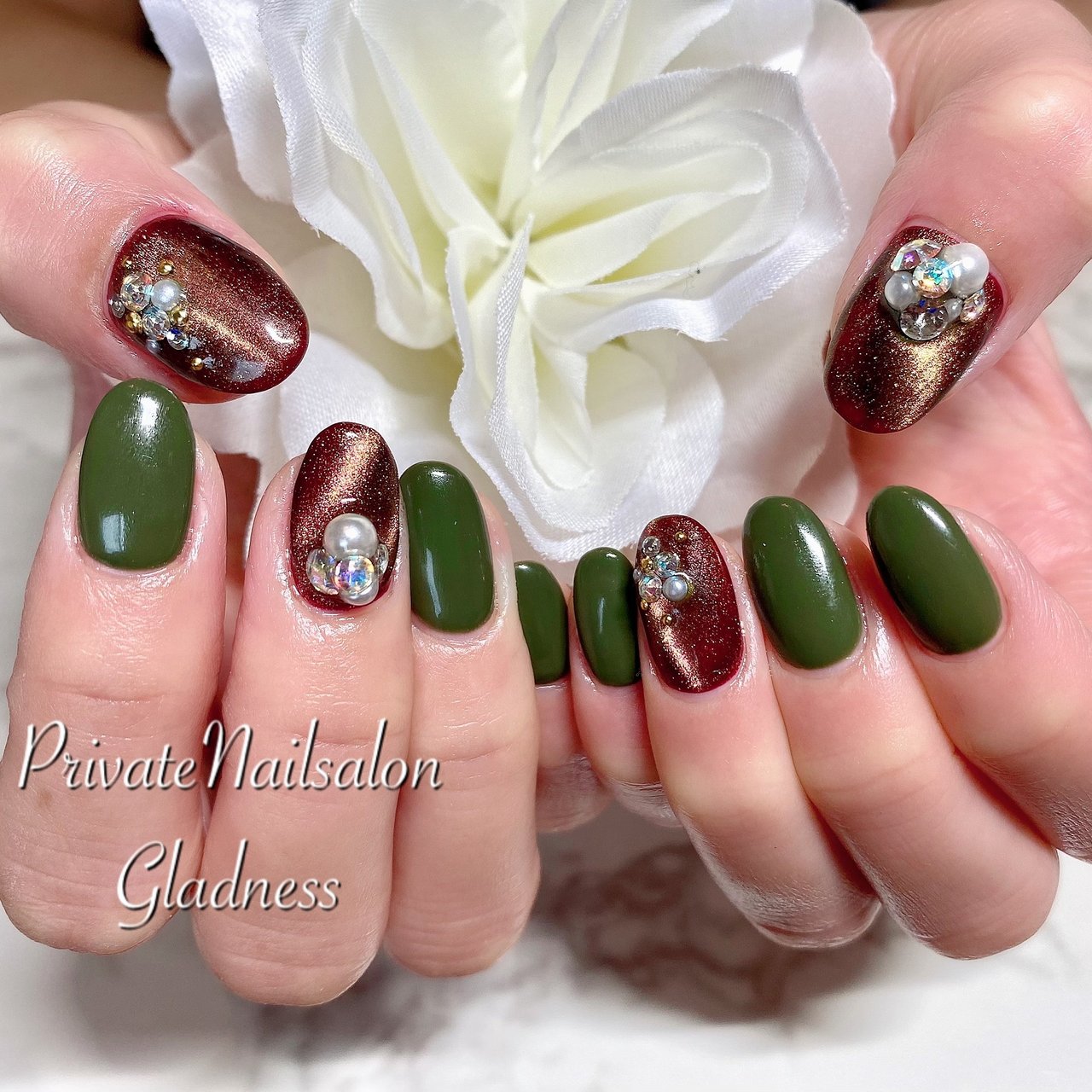 秋 冬 ハンド ビジュー ショート Nailsalon Gladnessのネイルデザイン No ネイルブック