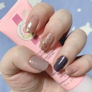 #ハンド #マニキュア #セルフネイル #ダイソー #パラドゥ #簡単 #シンプル #モーブ #スモーキー #ラメ #ホログラム #シンプル #ホログラム #ラメ #ゴールド #スモーキー #マニキュア #セルフネイル #‪ஐ‬moconail‪ஐ‬ #ネイルブック