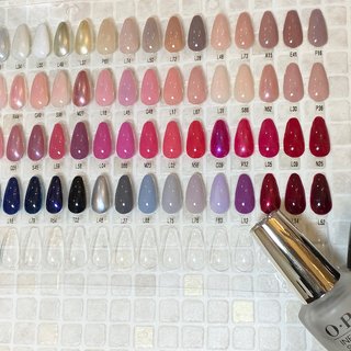 ベージュ レッド マニキュアのネイルデザイン ネイルブック