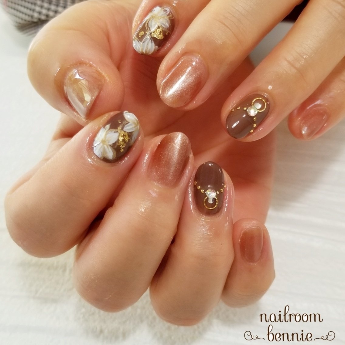 秋 冬 ブラウン ゴールド ジェル Bennieのネイルデザイン No ネイルブック