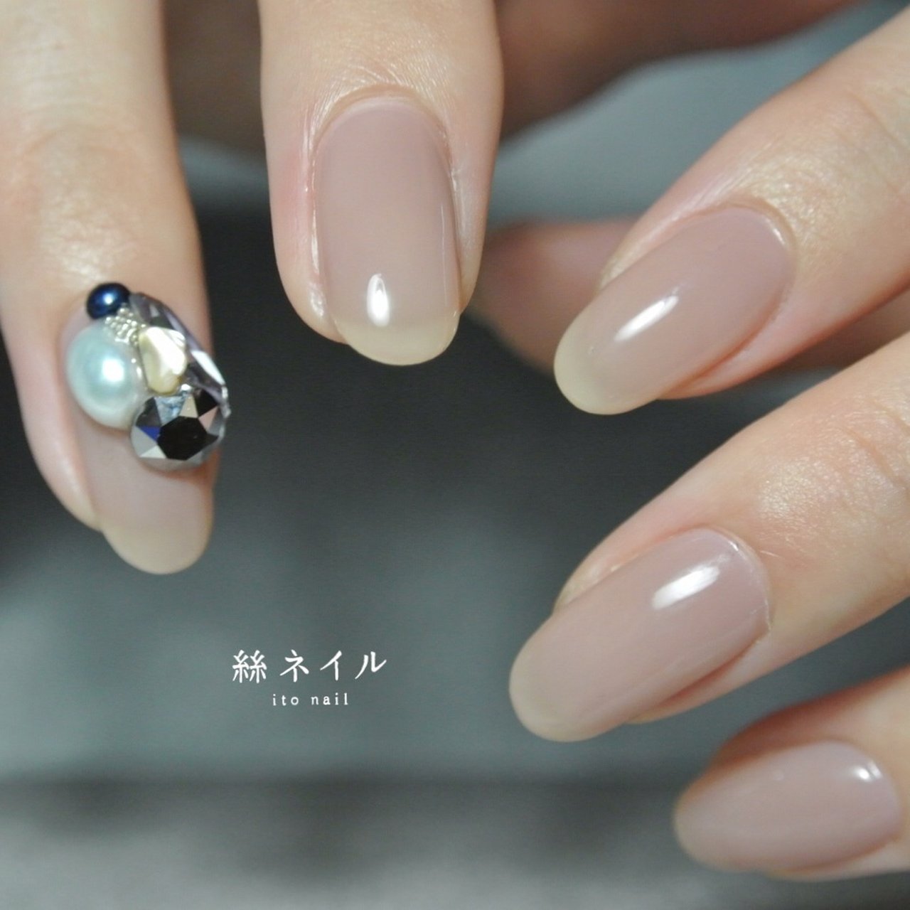 オールシーズン ハンド シンプル ビジュー ワンカラー Itonailのネイルデザイン No ネイルブック