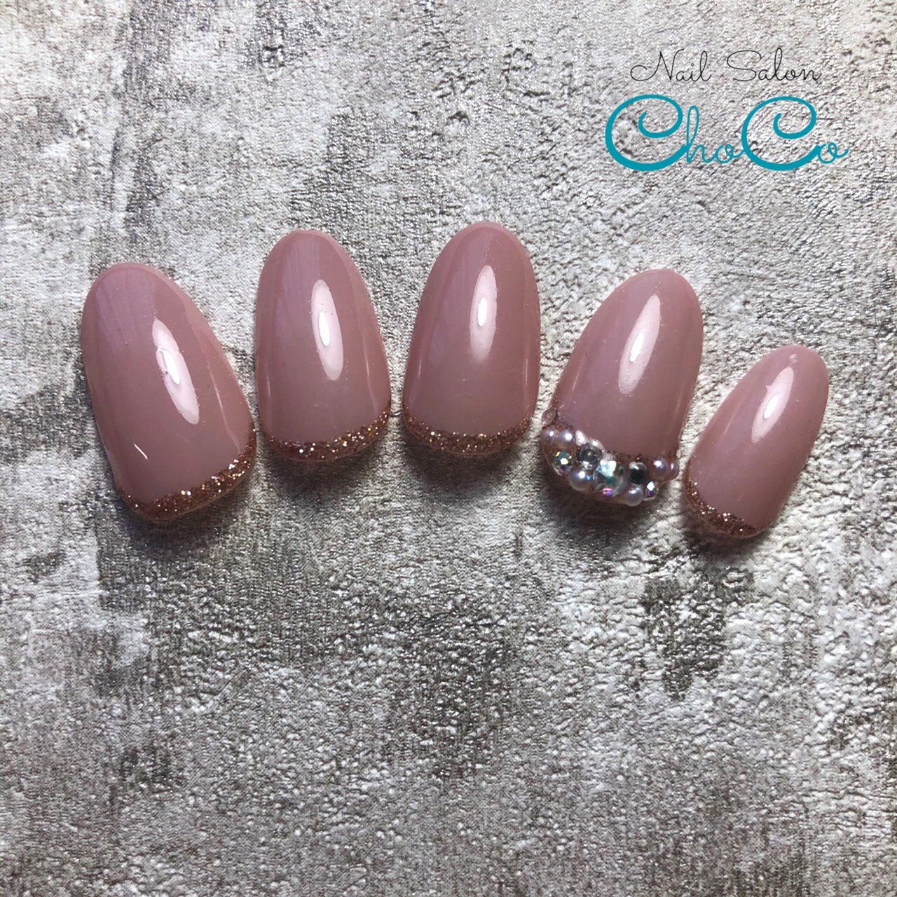 秋 ハンド ラメ ワンカラー ビジュー Nail Salon Chocoのネイルデザイン No ネイルブック