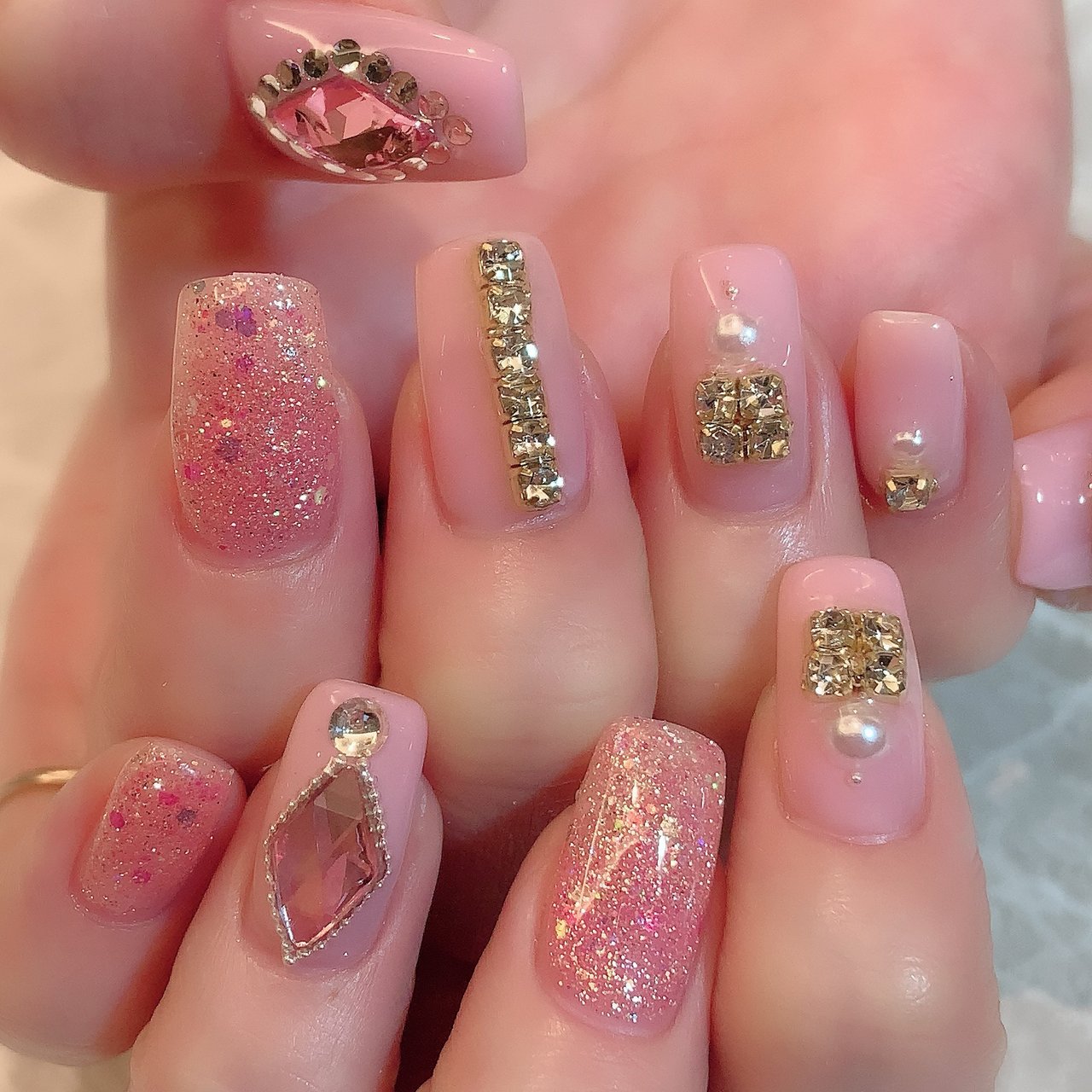 オールシーズン ハンド ビジュー ショート ピンク Nailsalondecorのネイルデザイン No ネイルブック