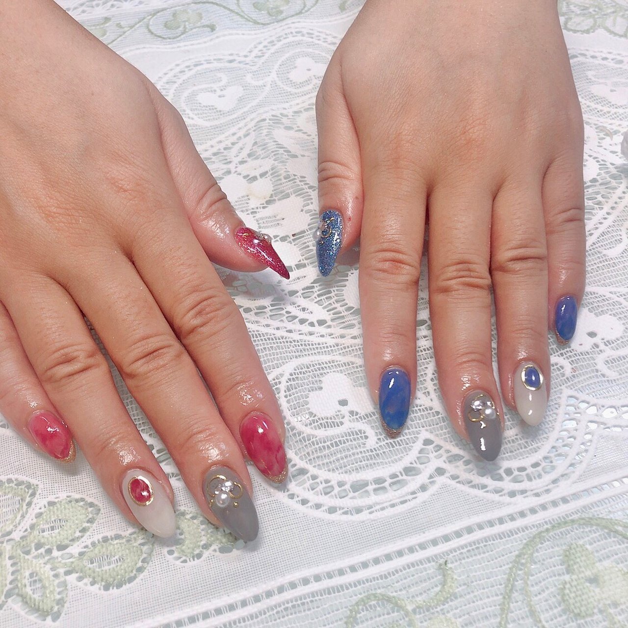 レッド ブルー グレー ジェルネイル Crystal R Nail Salon のネイルデザイン No ネイルブック