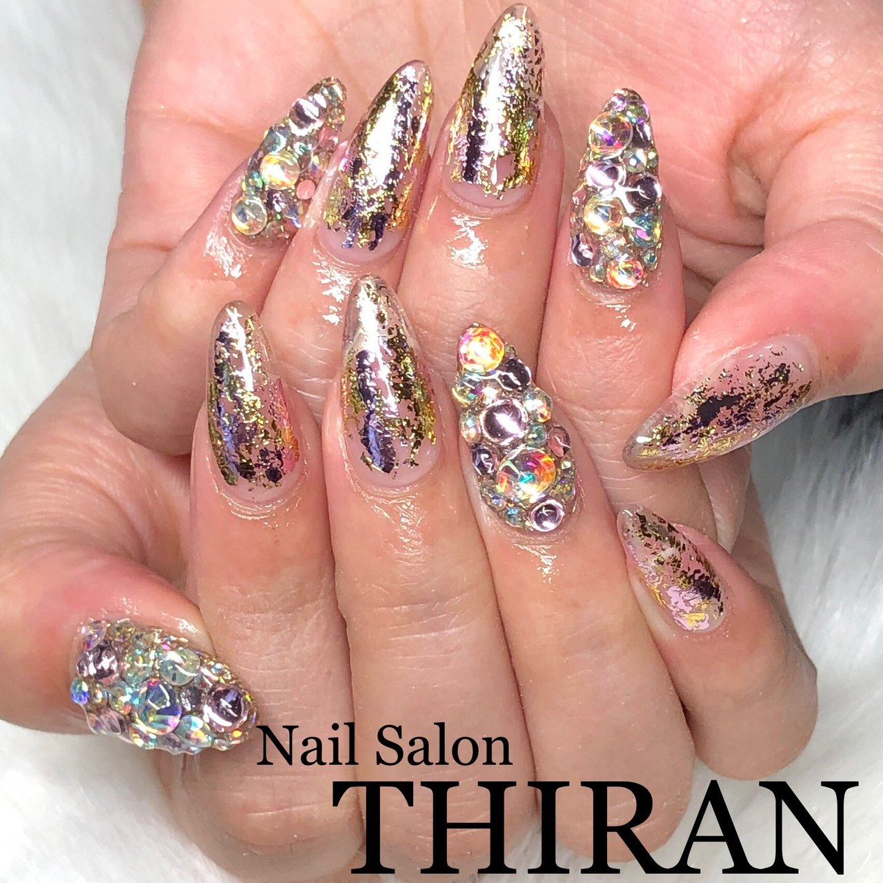 オールシーズン ハンド ホログラム ラメ ビジュー Nailsalon Thiranのネイルデザイン No ネイルブック