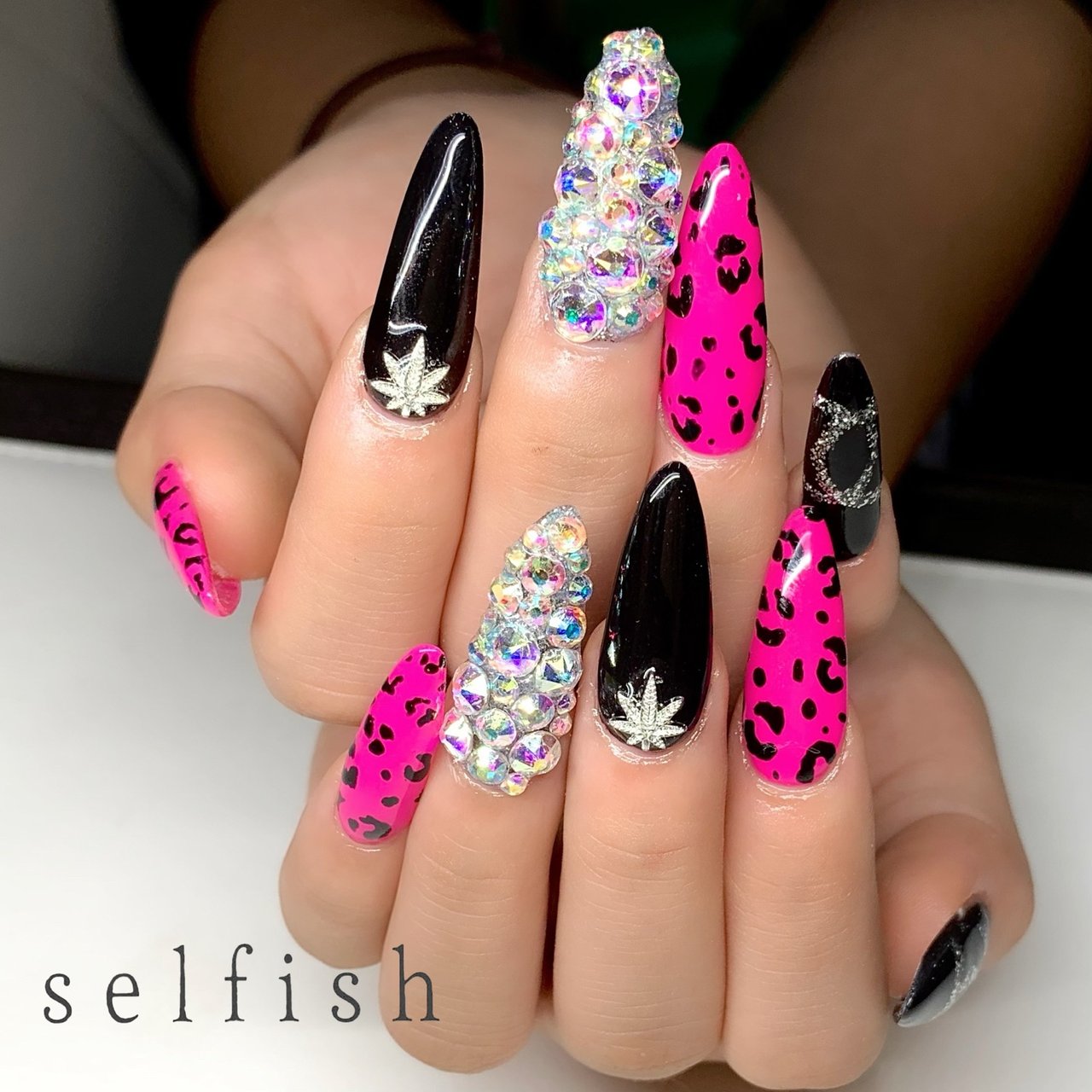 オールシーズン ハンド ワンカラー レオパード ロング トータルビューティーサロン Selfish越谷のネイルデザイン No ネイルブック