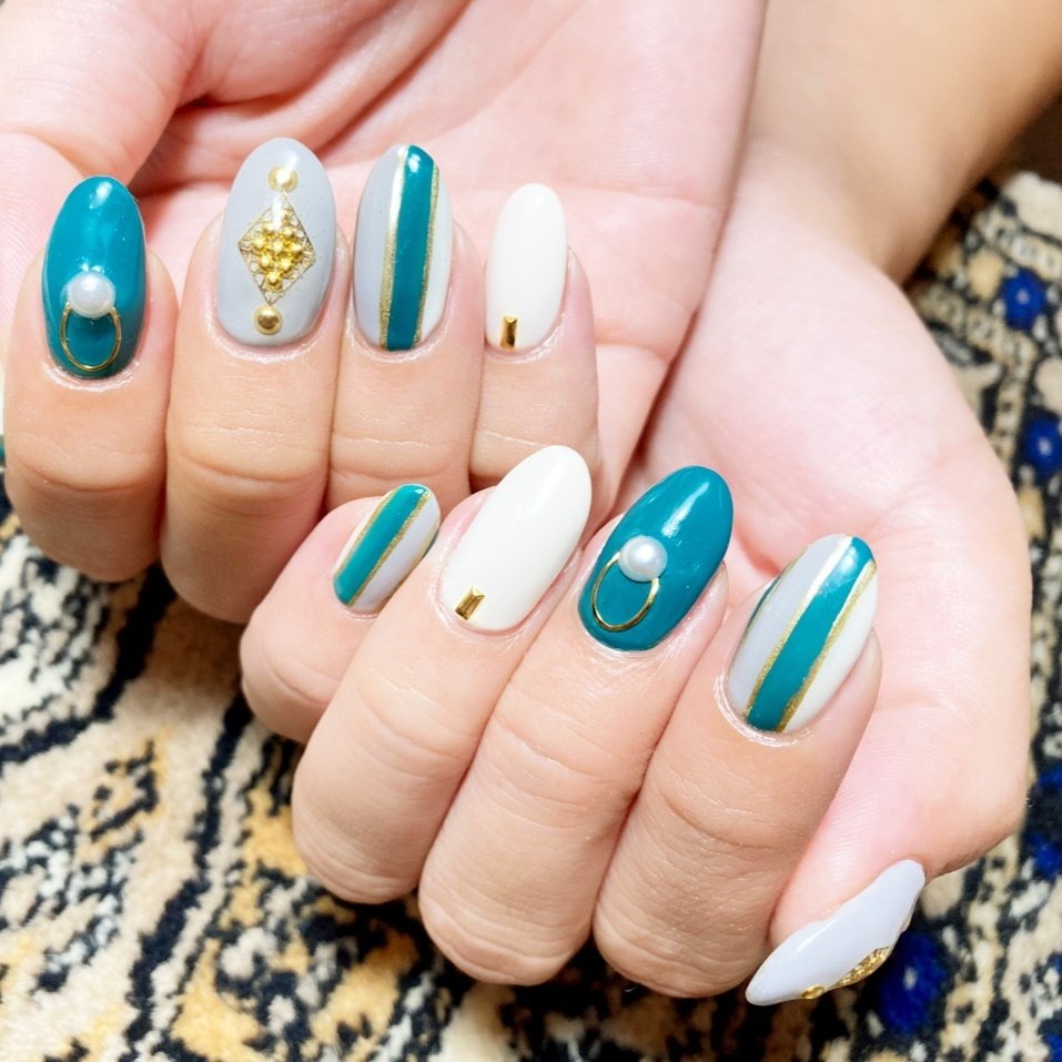 秋 ハンド ストライプ バイカラー ミディアム Yakko Nailのネイルデザイン No ネイルブック