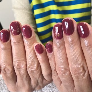#秋カラーネイル #シンプルネイル #ボルドー #高根沢町ネイルサロン #フィルイン #70代のお客様 #秋 #冬 #オールシーズン #ワンカラー #ホイル #ショート #ボルドー #ジェルネイル #jeweljuicy #ネイルブック