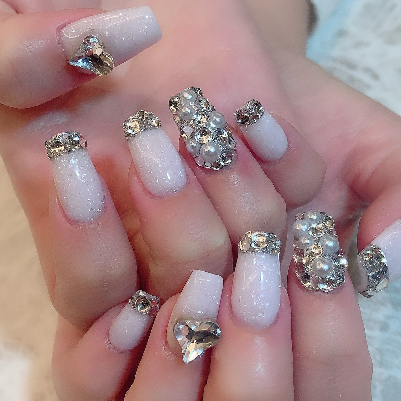 オールシーズン ハンド ビジュー ミディアム ピンク Nailsalondecorのネイルデザイン No ネイルブック