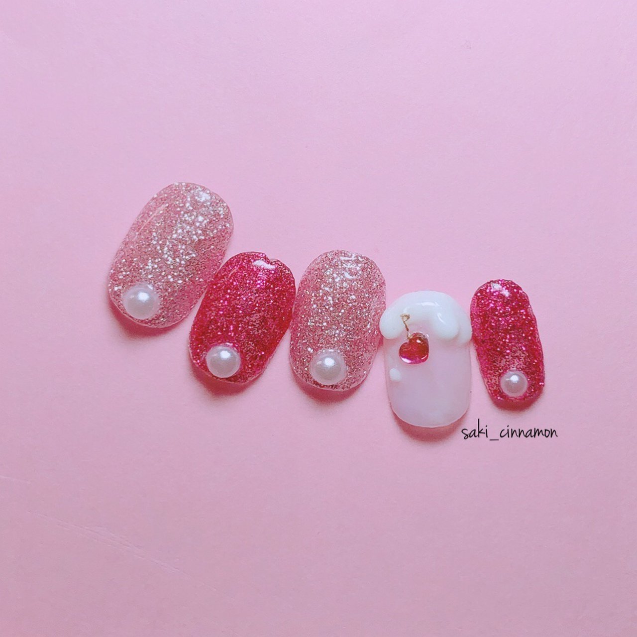オールシーズン シンプル ラメ ハート パール Saki Cinnamonのネイルデザイン No ネイルブック