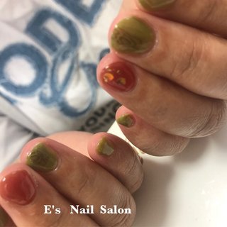 #定額ネイル #ハンド定額ネイル4000円 
#秋カラーネイル
#Pythonネイル
#ワンカラーネイル 
#大人ネイル #秋 #冬 #ハンド #シンプル #ワンカラー #ショート #オレンジ #グリーン #お客様 #E's Nail Salon #ネイルブック