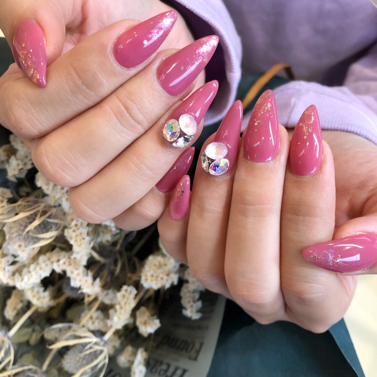 秋 冬 ワンカラー ビジュー ピンク Nail Salon Fufreのネイルデザイン No ネイルブック