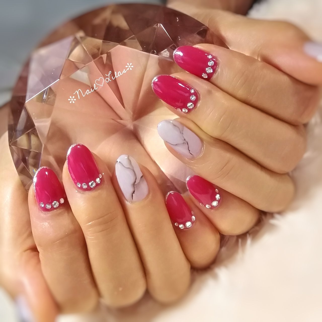 ハンド ワンカラー ビジュー 大理石 ホワイト Kaoriのネイルデザイン No ネイルブック