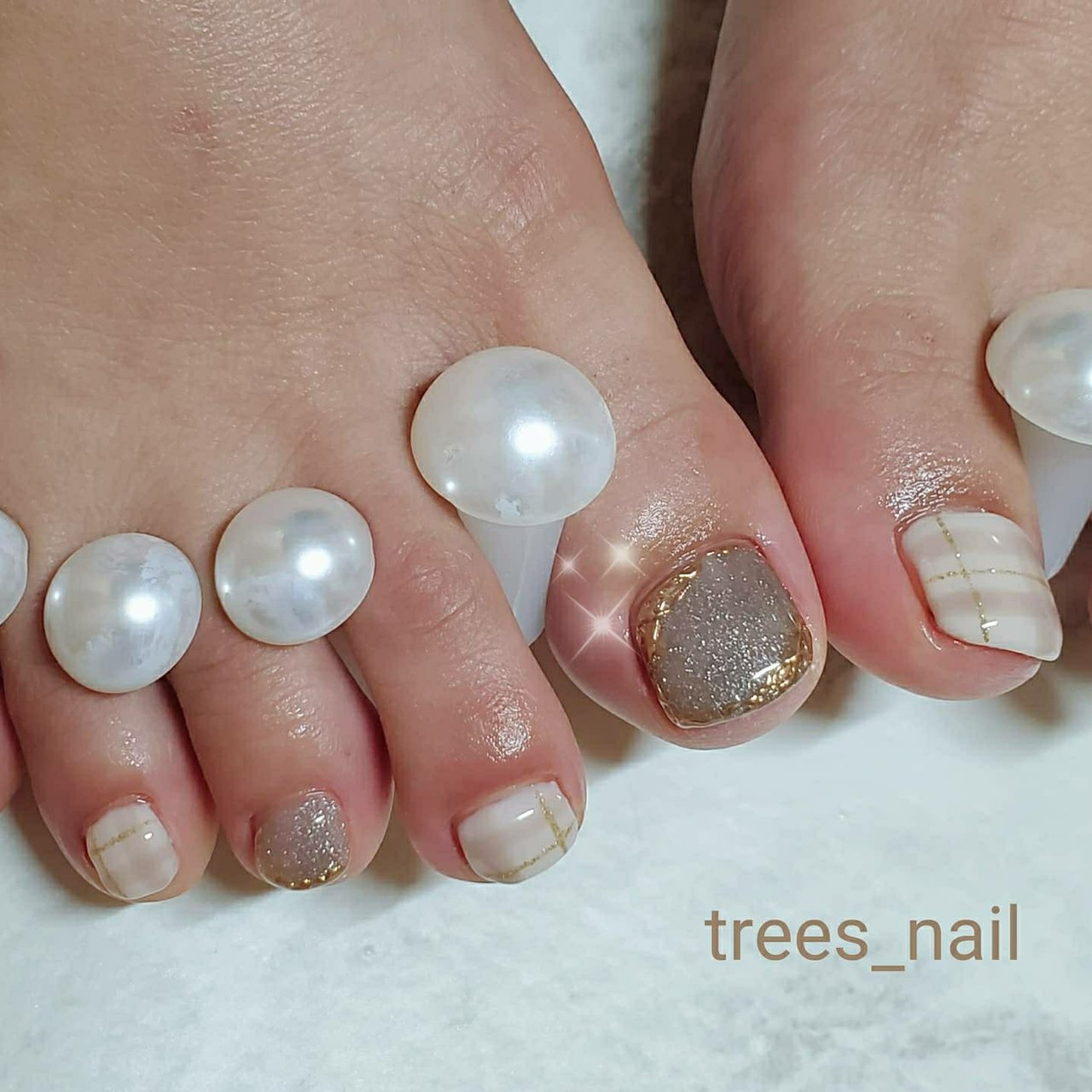 秋 冬 デート フット ラメ Trees Nailのネイルデザイン No ネイルブック